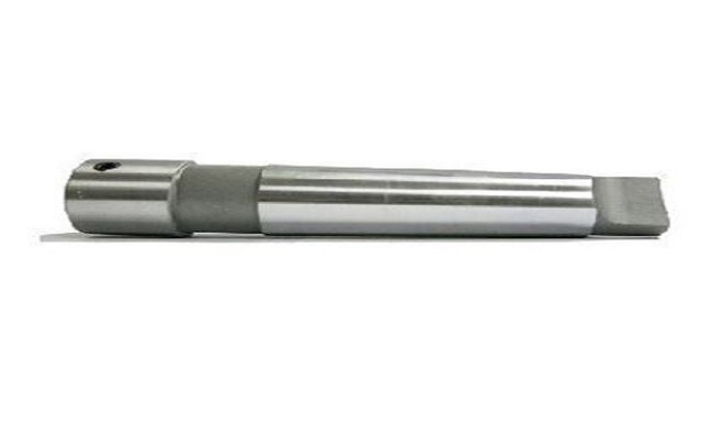Annular cutter holders and extenstions for 5-1/2 inch diameter carbide tipped annular cutters